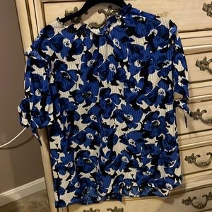 Cute dress shirt XXL.  Blue flowers. By who what wear.